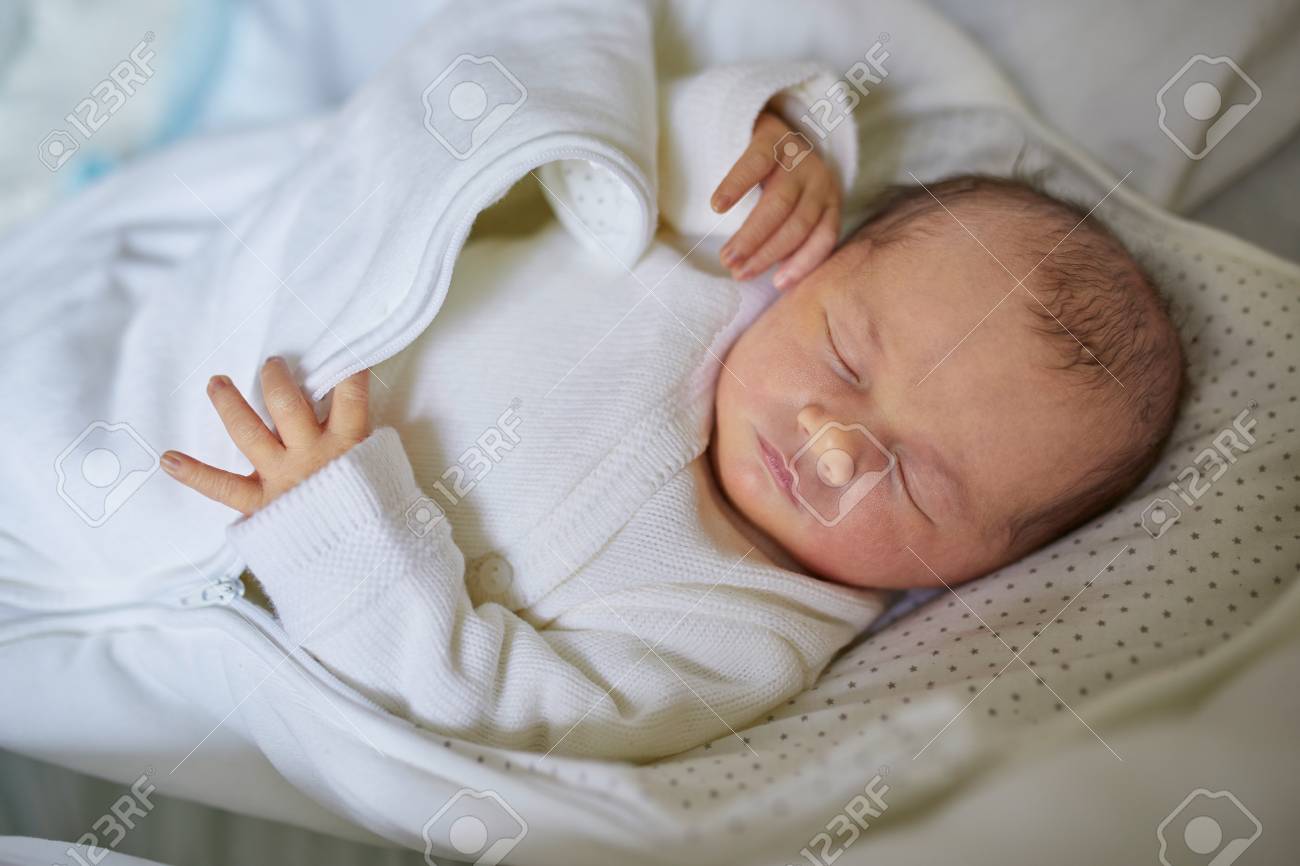 born baby sleeping bed