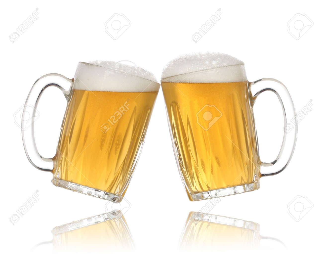 4956145-pair-of-beer-glasses-making-a-toast-beer-splash.jpg