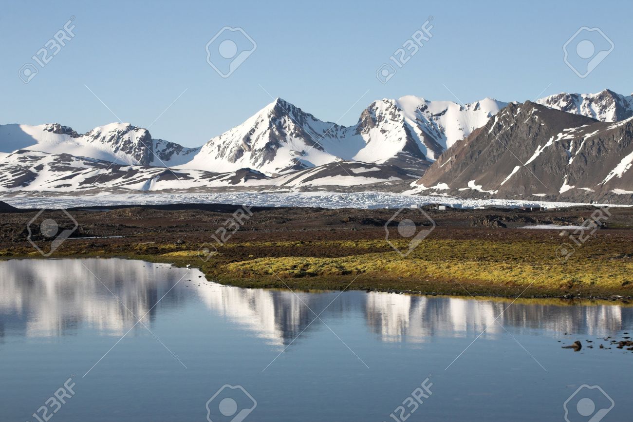 Typical Arctic summer landscape - Spitsbergen - 10907325 Typical Arctic summer landscape - Spitsbergen - 10907325