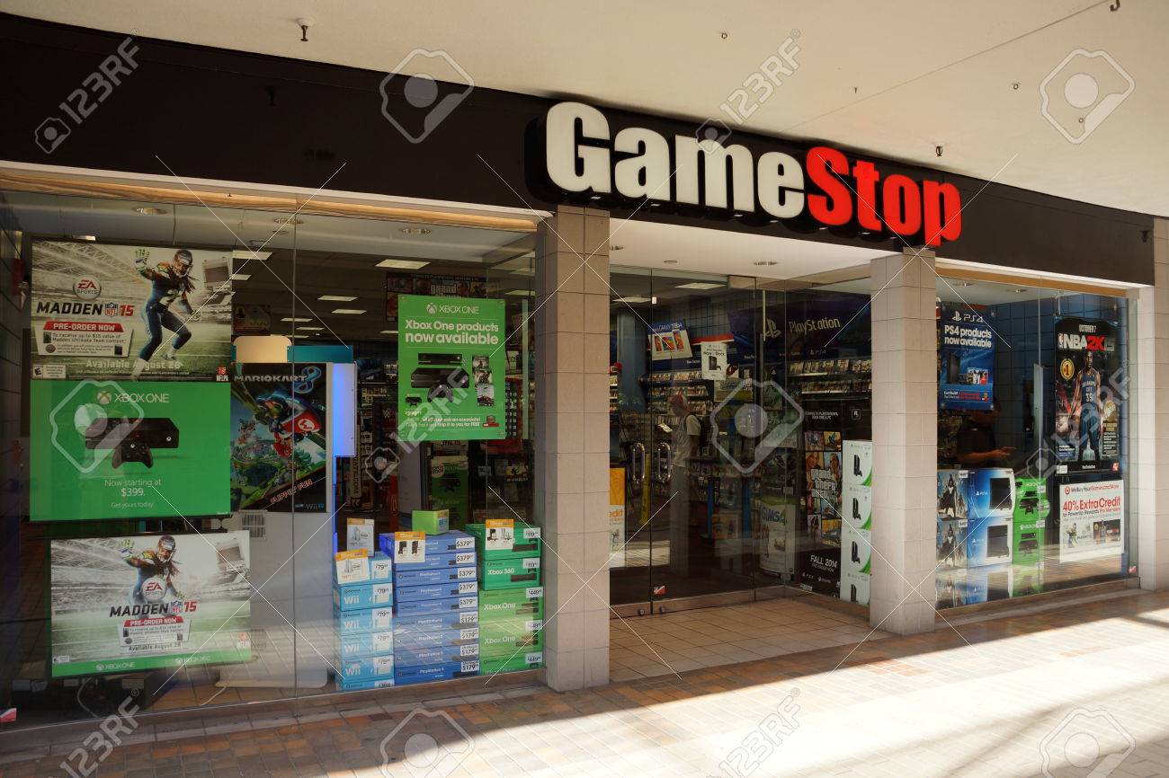 アラモアナ ショッピング センターのホノルル、ハワイ - 2014 年 8 月 7 日: Gamestop 店。Gamestop 株式会社が 1984  年以来存在する、多くの国で 6,700 店。の写真素材・画像素材 Image 33132140