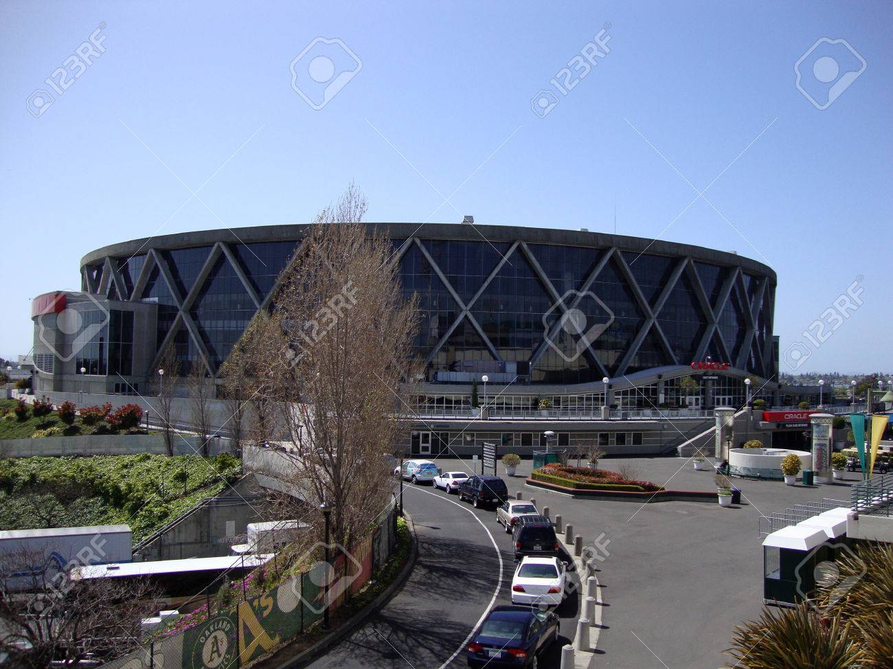 10 年 4 月 8 日にオークランドのオークランド カリフォルニア 4 月 8 日 オラクル アリーナ オラクル アリーナ 多目的スポーツやコンサート会場である Nba のゴールデンステートウォリアーズに家 の写真素材 画像素材 Image 10 年 4 月 8 日にオークランドのオークランド カリフォルニア 4 月 8 日 オラクル アリーナ オラクル アリーナ 多目的スポーツやコンサート会場である Nba のゴールデンステートウォリアーズに家 の写真素材 画像素材 Image