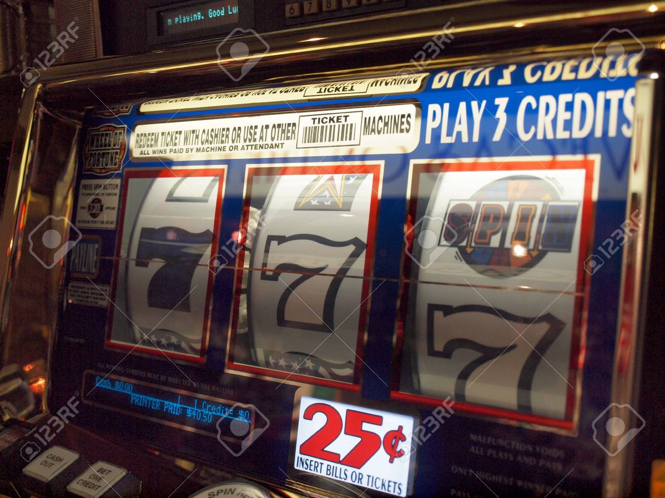 10 年 9 月 5 日にラスベガスでのカジノで 7 の近くヒット スロット マシン ラスベガス ネバダ州 アメリカ合衆国 9 月 10 日 クローズ アップ の写真素材 画像素材 Image 6263