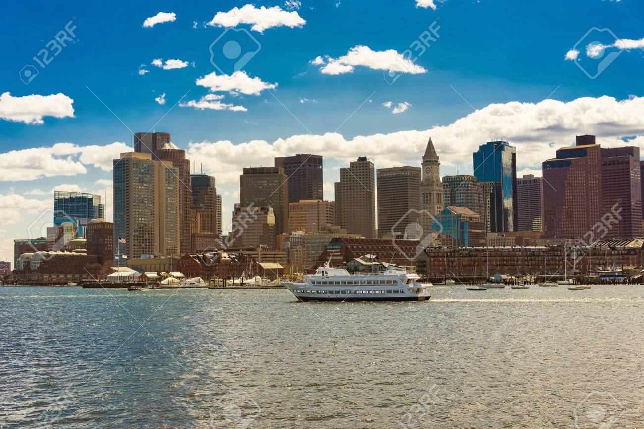 Weisse Fahre Vor Der Skyline Von Boston In Den Vereinigten Staaten