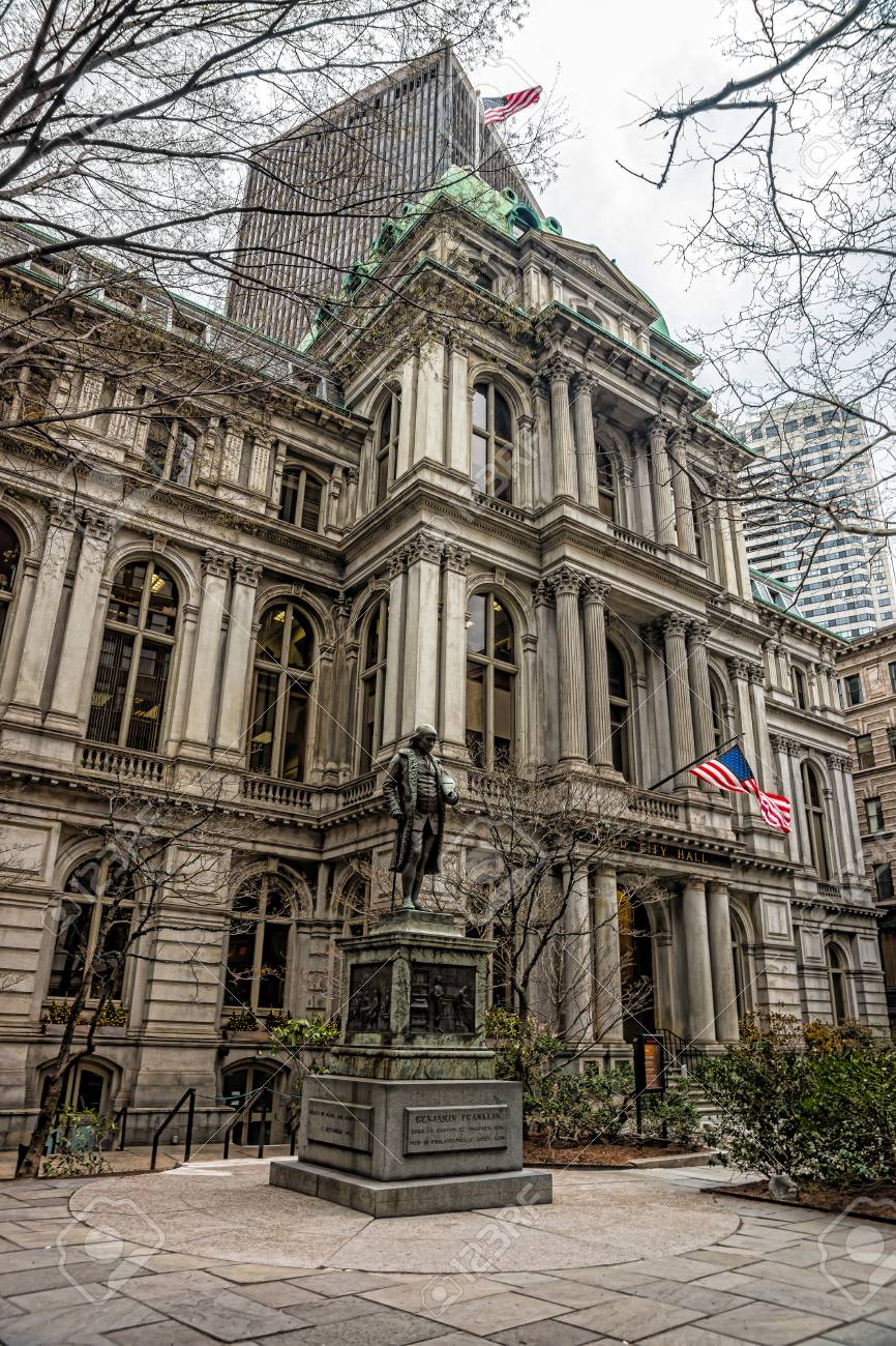 旧市庁舎とボストン マサチューセッツ州 アメリカ合衆国のベンジャミン フランクリン像 の写真素材 画像素材 Image