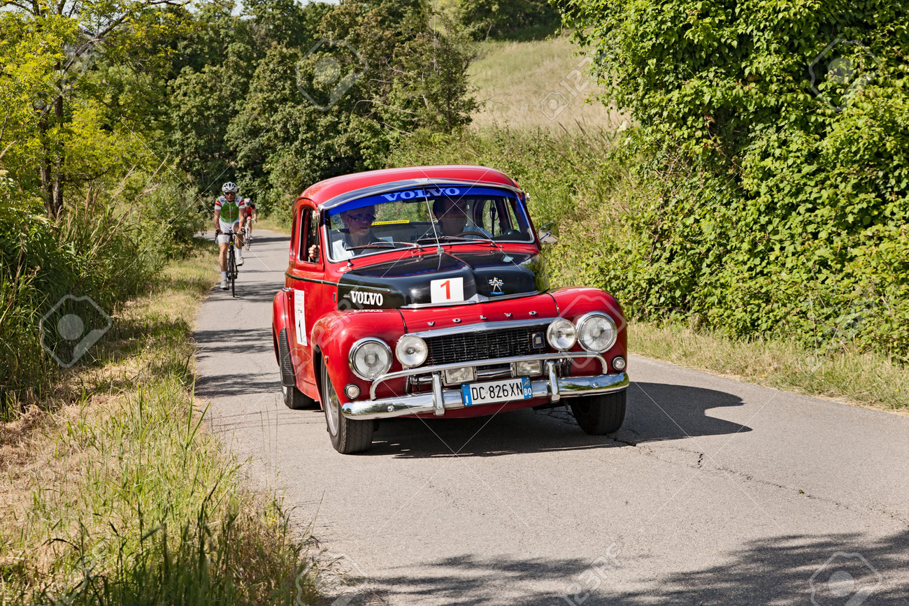 Ein Oldtimer Volvo Pv 544 Sport 1965 Lauft Im Rallye Fur Oldtimer Coppa Citta Di Meldola Am 2 Juni 13 Bei Meldola Fc Italien Lizenzfreie Fotos Bilder Und Stock Fotografie Image