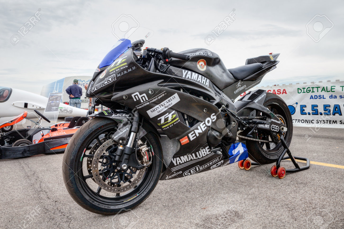 マン島 tt 零レースに参加をした ヤマハ yzf r6 から派生したイタリア
