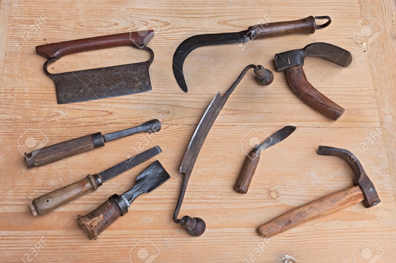 Viejas Herramientas De Carpintería Para La Talla, El Alisado O El Corte De Madera - Antiguas Herramientas La Carpintería De Mano Para Cortar, Tallar, Liso Fotos, Retratos, Imágenes Y Fotografía De