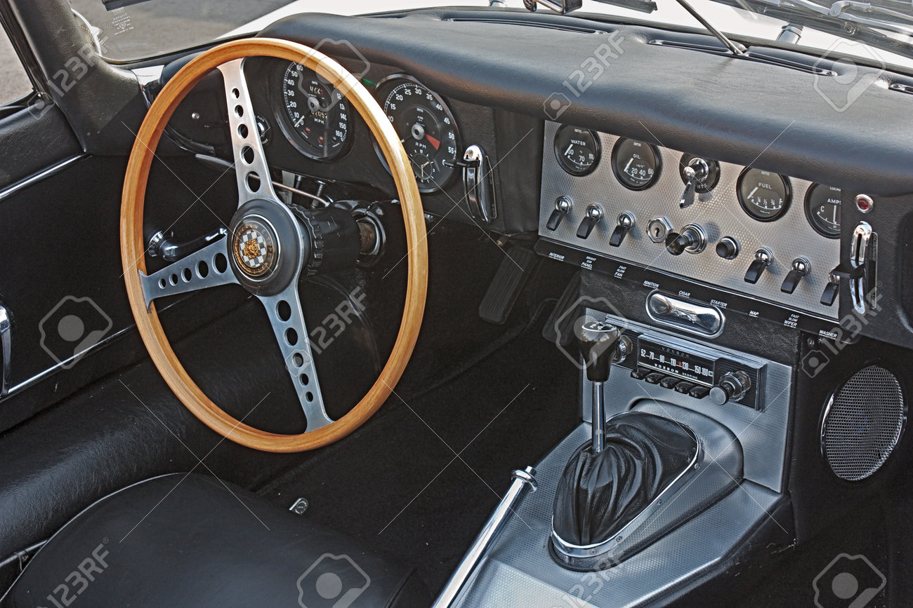33602131-classic-car-interior-dashboard-of-an-old-Jaguar-E-Type-roadster--Stock-Photo.jpg