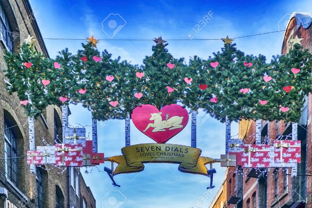 LONDON, ENGLAND , December 18 , 2017 Christmas decoration at..