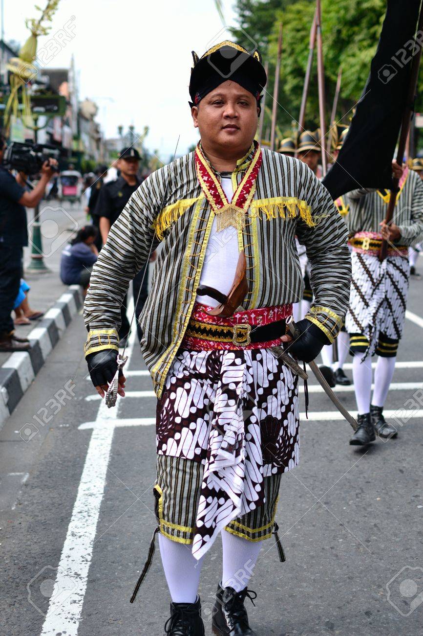 Abdi Dalem A Follower Of Sultan In Keraton Yogyakarta Stock Photo Abdi Dalem A Follower Of Sultan In Keraton Yogyakarta Stock Photo