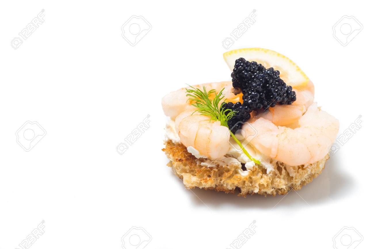 Apéritif De Crevettes Servi Sur Du Pain Grillé, Isolé Sur Apéritif crevettes servi sur pain grillé Banque D'Images
