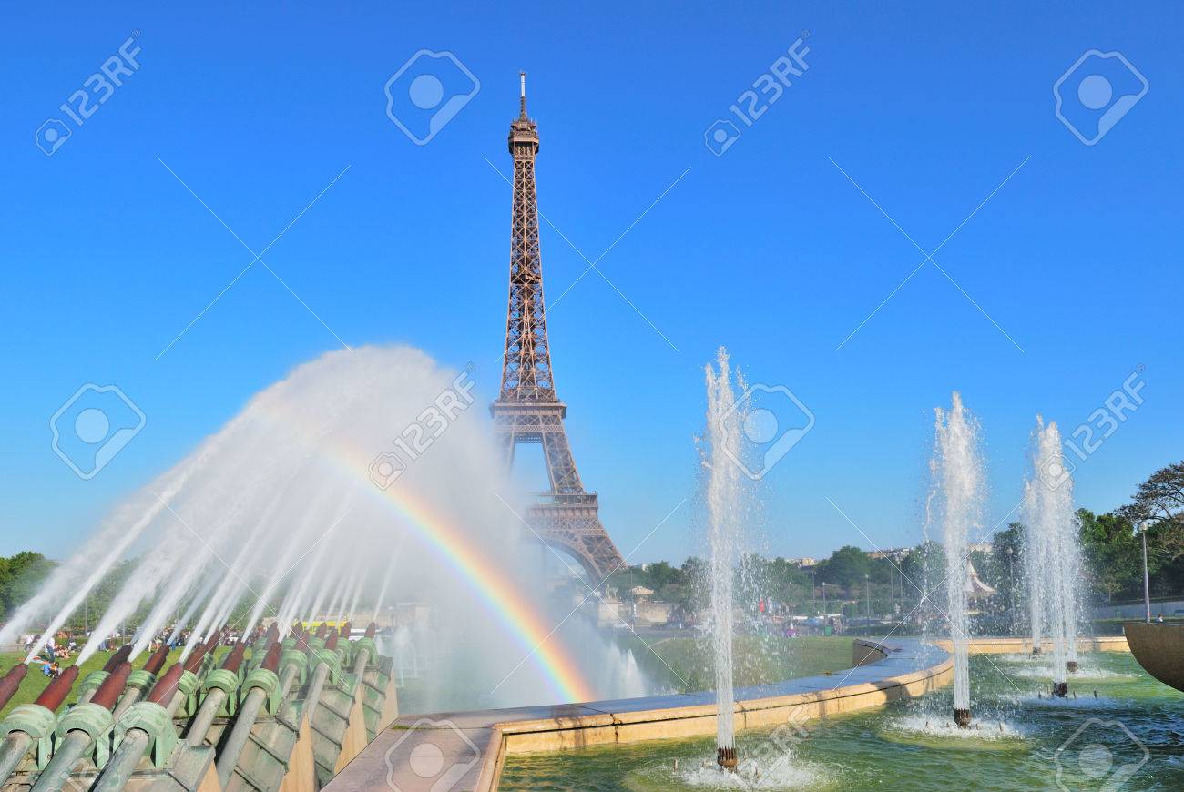 パリ フランス トロカデロ広場で複雑な公園虹の噴水 の写真素材 画像素材 Image