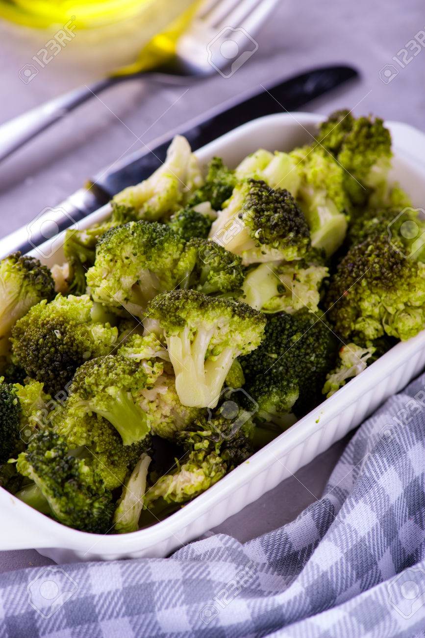 baked roasted garlic parmesan and olive oil broccoli dish - 58050368 baked roasted garlic parmesan and olive oil broccoli dish - 58050368