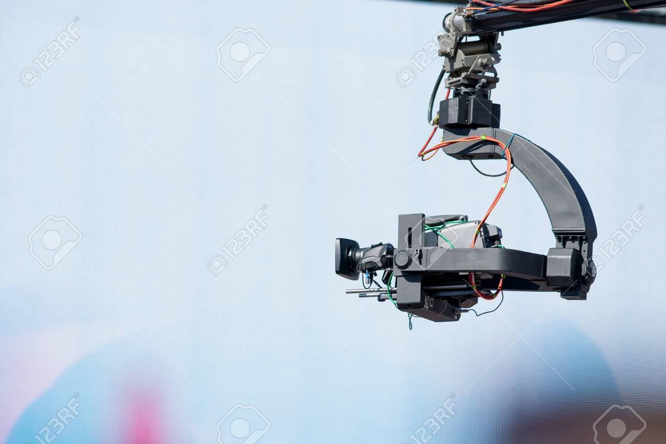 カメラ クレーン外 夏のライブ ストリーム の写真素材 画像素材 Image