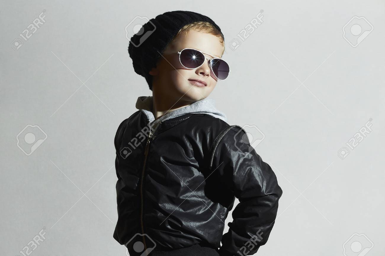 In Child SunglassesKid Black Style Cap winter posing Fashionable thCrQxsd