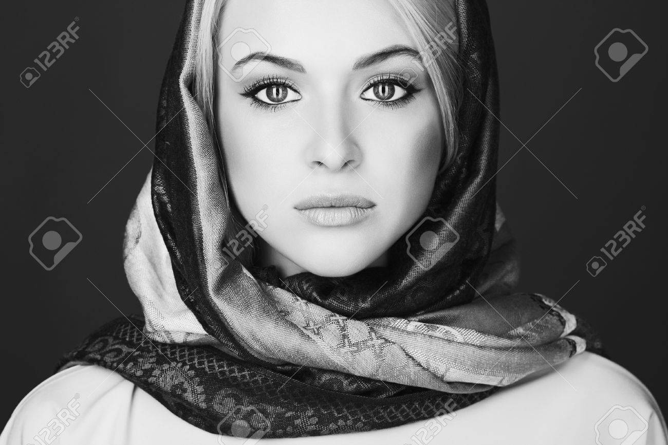 https://previews.123rf.com/images/eugenepartyzan/eugenepartyzan1511/eugenepartyzan151100070/48139646-monochrome-portrait-of-beautiful-blond-woman-in-scarf-winter-fashion-beauty-girl-old-russian-style-s.jpg