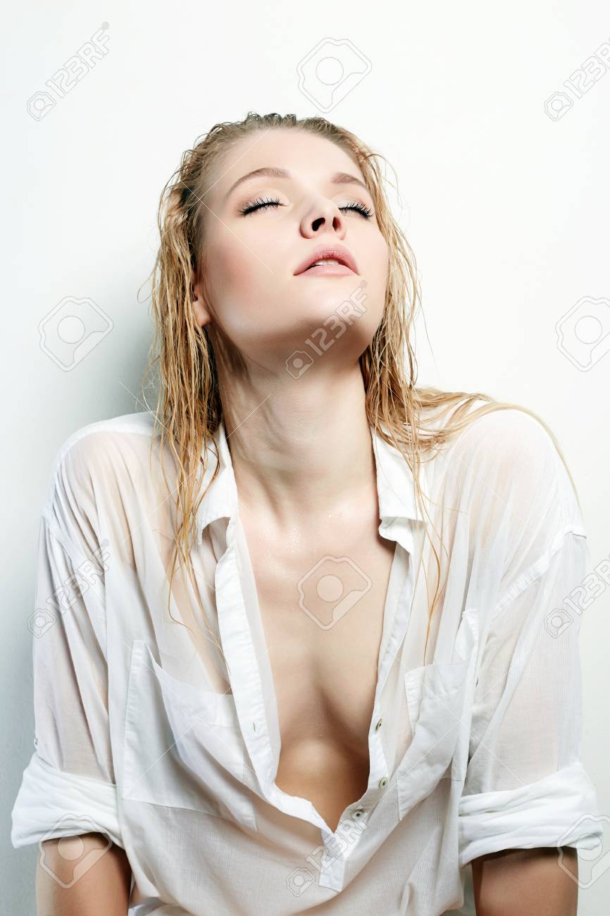 Wet Naked Blondes