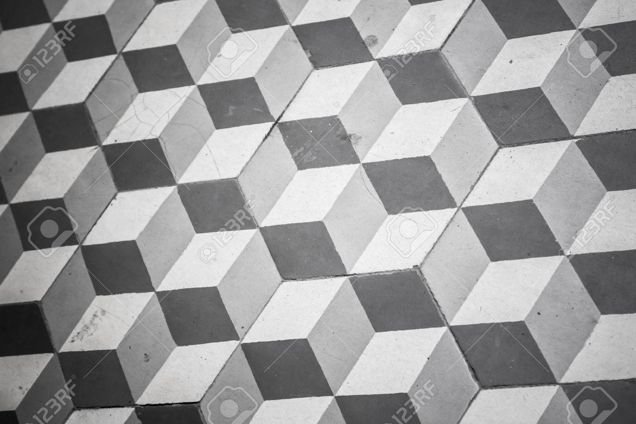 Alte Schwarz Weiss Fliesen Auf Dem Boden Kubikmuster Lizenzfreie Fotos Bilder Und Stock Fotografie Image 37460792