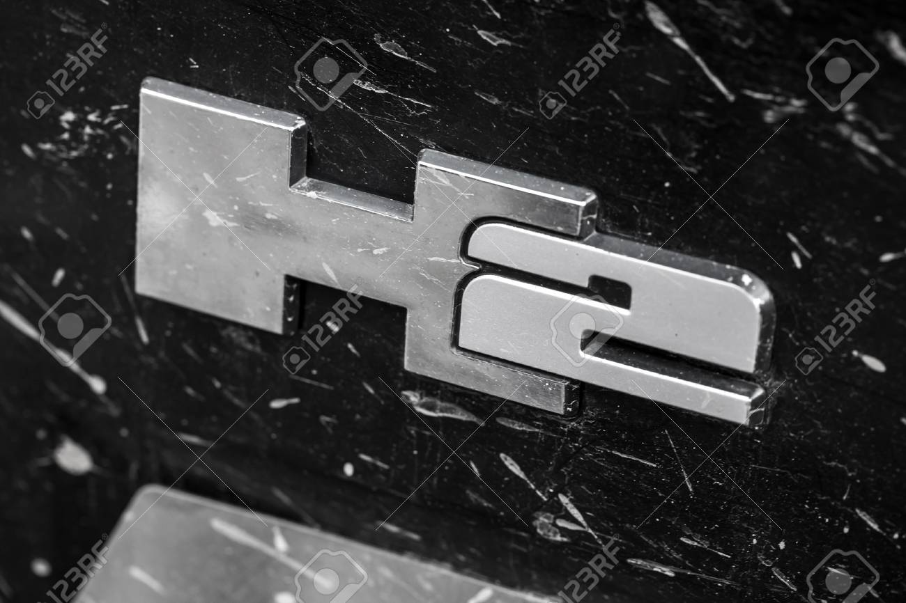 サンクトペテルブルク ロシア連邦 15 年 10 月 11 日 黒ハマー車両体フラグメント H2 ロゴ の写真素材 画像素材 Image