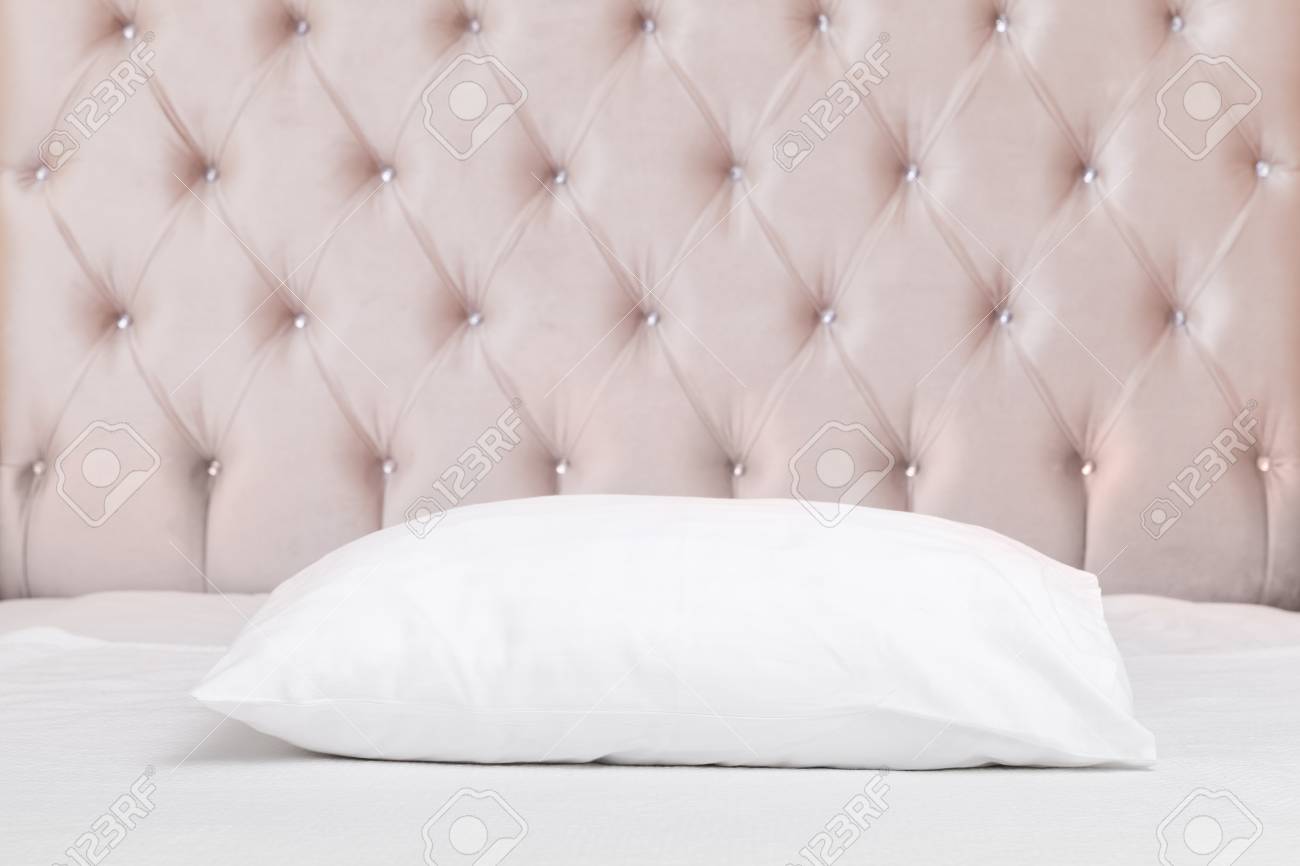 Luxe Chambre Vide Fragment Interieur Tete De Lit Rose Tendre Oreiller Blanc Pose Sur Lit De Vide Banque D Images Et Photos Libres De Droits Image 59687405