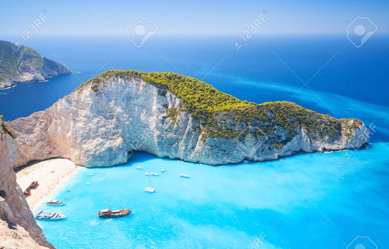ナヴァイオ ベイと夏の難破船海岸 イオニア海のギリシャの島ザキントス島の最も有名な自然ランドマーク の写真素材 画像素材 Image