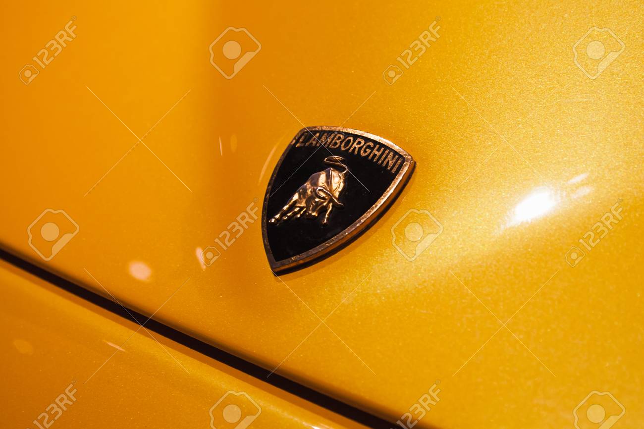 サンクトペテルブルク ロシア連邦 17 年 11 月 6 日 ランボルギーニのエンブレムがディアブロ Gt カーの黄色のフードにマウントされます セレクティブ フォーカス クローズ アップ写真 の写真素材 画像素材 Image サンクトペテルブルク ロシア連邦 17 年 11 月 6 日 ランボルギーニのエンブレムがディアブロ Gt カーの黄色のフードにマウントされます セレクティブ フォーカス クローズ アップ写真 の写真素材 画像素材 Image