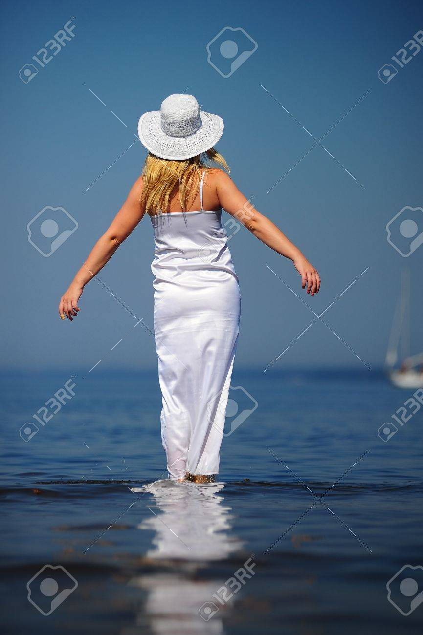 白い少女 の写真素材 画像素材 Image