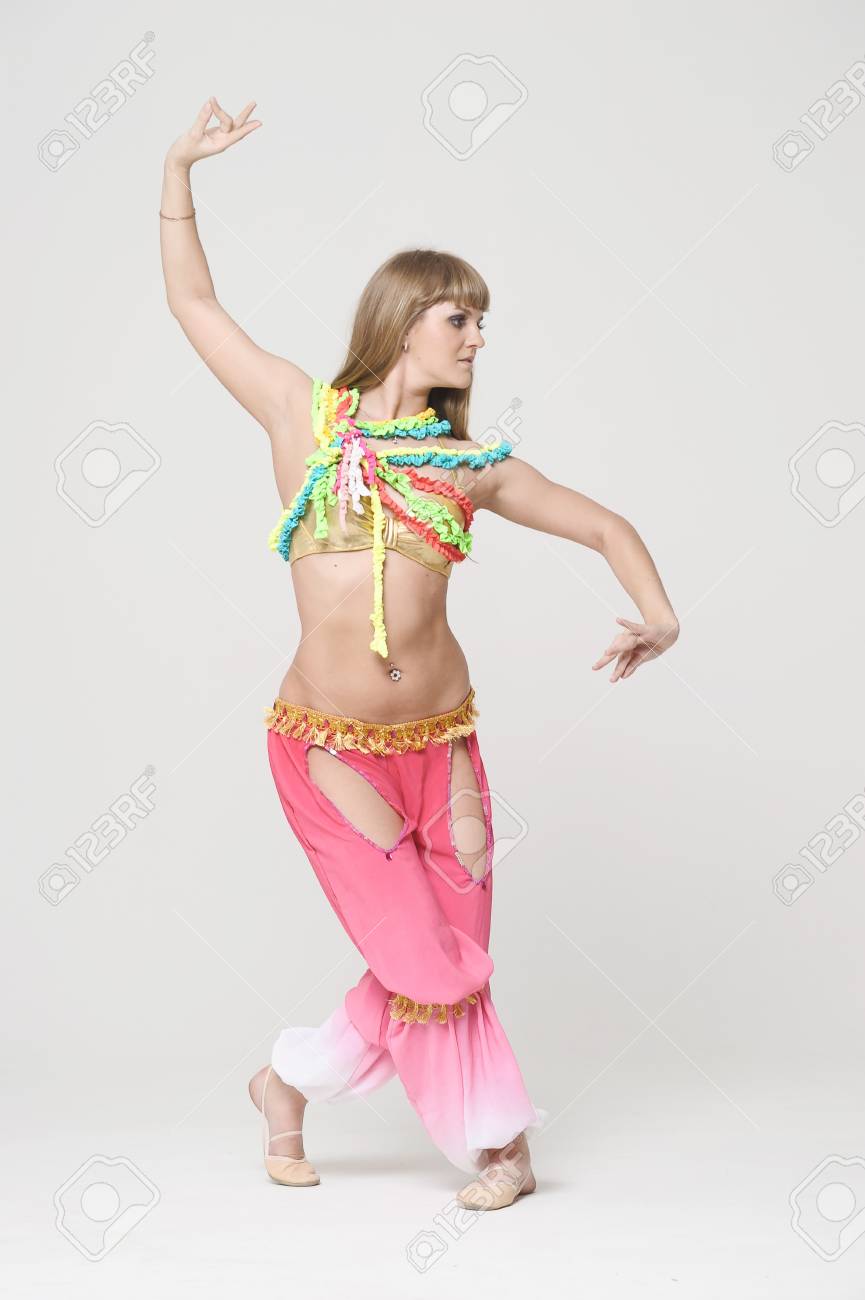 ベリーダンスのダンサー の写真素材 画像素材 Image