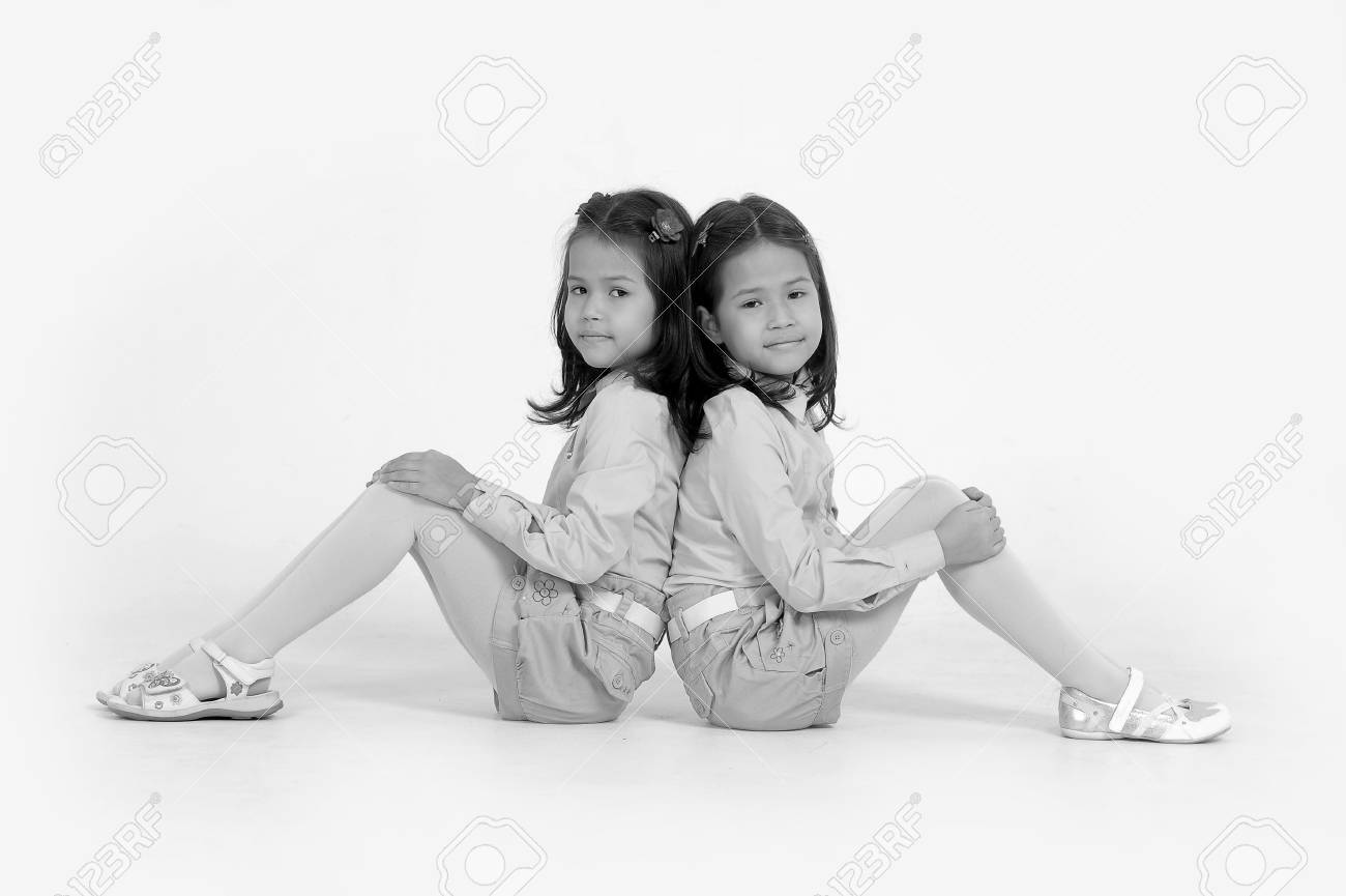 韓国人の双子の姉妹 の写真素材 画像素材 Image