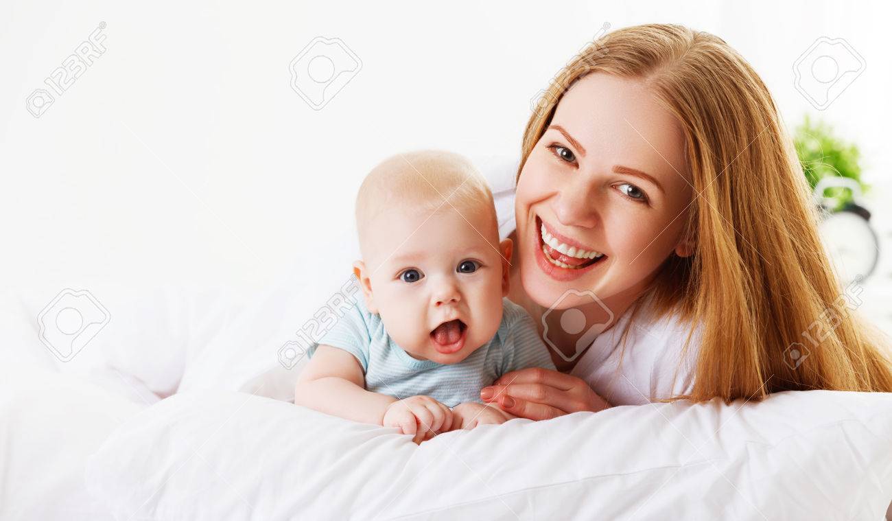 happy family mother in bed with newborn baby - 55136890 happy family mother in bed with newborn baby - 55136890