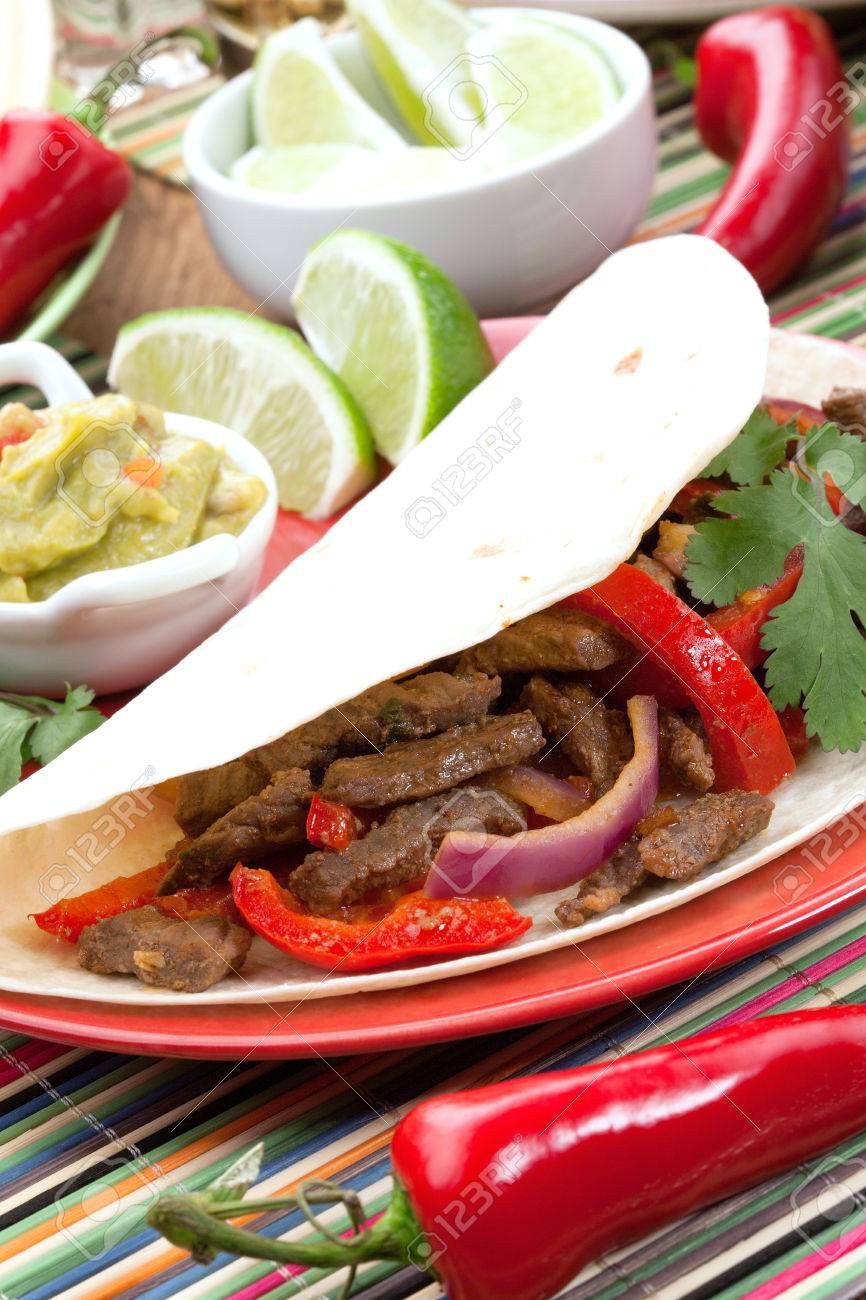 各国各種メキシコ料理でメインの被写体として牛肉ファヒータ の写真素材 画像素材 Image