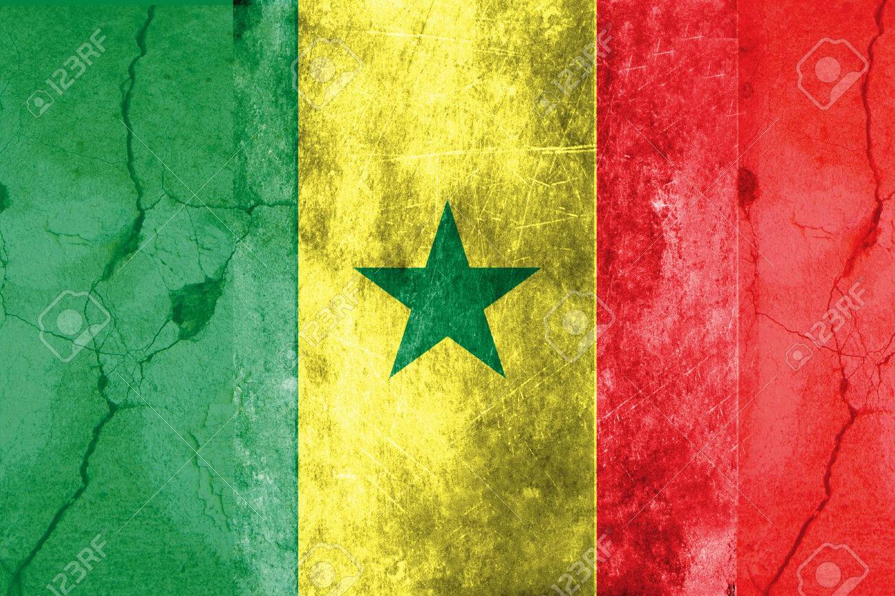 セネガルの国旗は 黄色と赤のバンドが中心に 5 先の尖った緑の星で起訴 3 垂直グリーンから成るトリコロールです マリ連邦の国旗を交換する 1960 年に採用し それはセネガル共和国の S の旗をされています の写真素材 画像素材 Image
