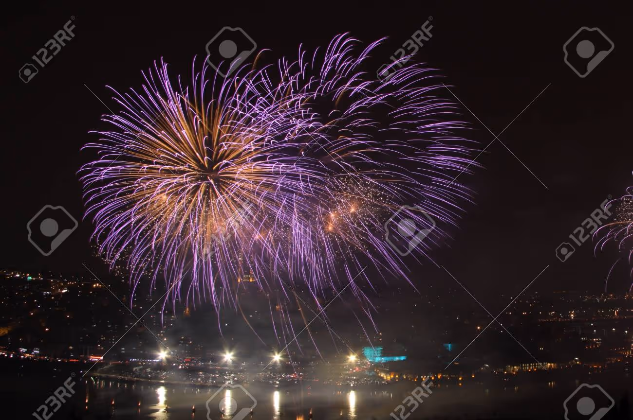 Fireworks over Halic, Istanbul - 22142298 Fireworks over Halic, Istanbul - 22142298