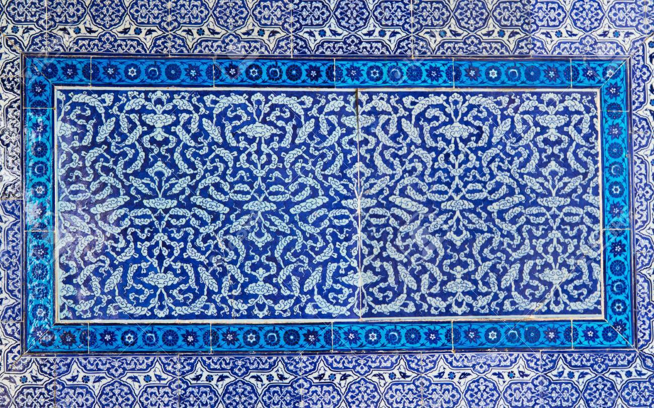 手作りの伝統的なトルコの青いタイルの壁 の写真素材 画像素材 Image