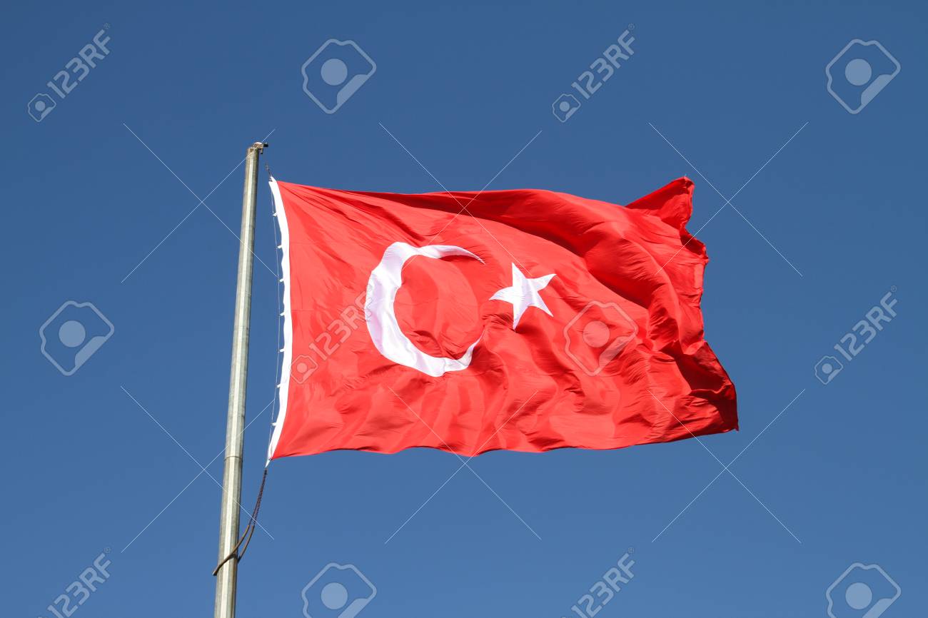 Rote Und Weiße Türkische Flagge Mit Mond Und Stern Lizenzfreie Fotos,  Bilder Und Stock Fotografie. Image 70832408.