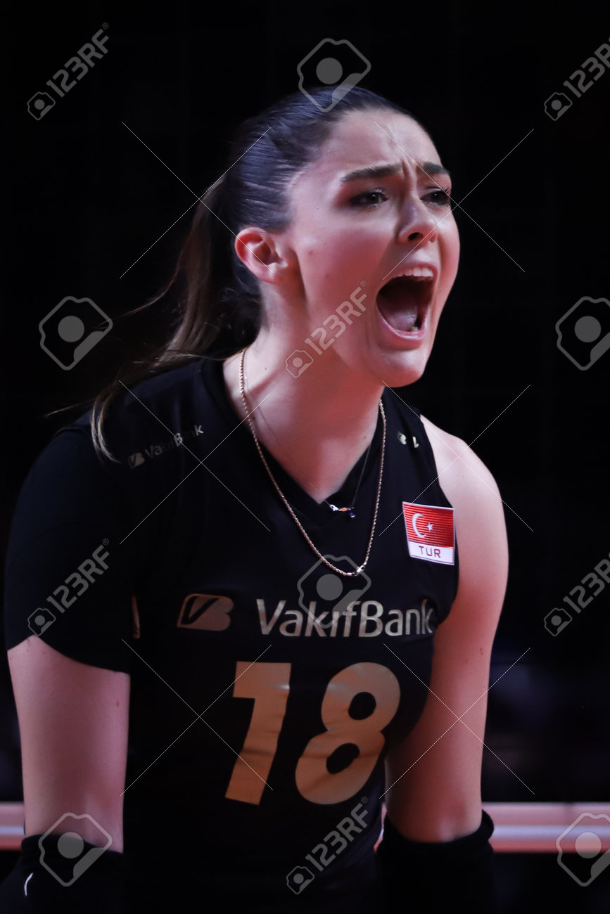Zehra GunesZehra Güneş powerful match presence