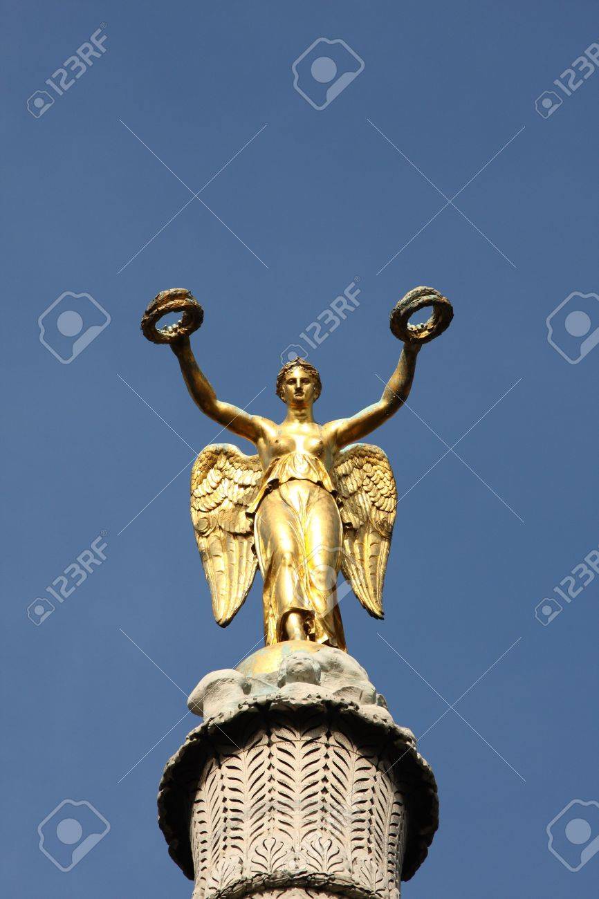 After watching protection this statue makes a lot of sense :  r/miraculousladybug, image size:866x1300