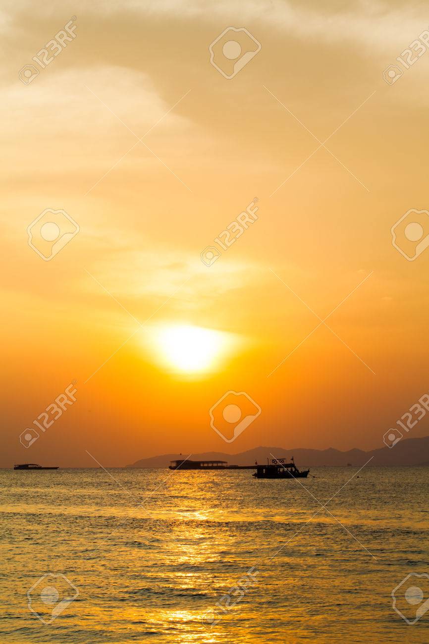 Coucher De Soleil Bateau En Thaïlande Bateau De Pêche Lever Du Soleil