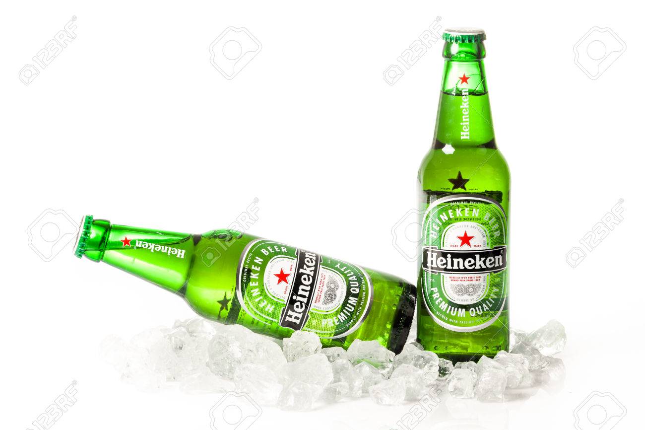 デュッセルドルフ ドイツ 16 年 4 月 8 日 ボトルのハイネケン ビール白い背景の上 ハイネケン ビールはハイネケンのオランダのブルーイング カンパニーによって生成される薄いラガー ビールです の写真素材 画像素材 Image デュッセルドルフ ドイツ 16 年 4 月 8 日 ボトルのハイネケン ビール白い背景の上 ハイネケン ビールはハイネケンのオランダのブルーイング カンパニーによって生成される薄いラガー ビールです の写真素材 画像素材 Image