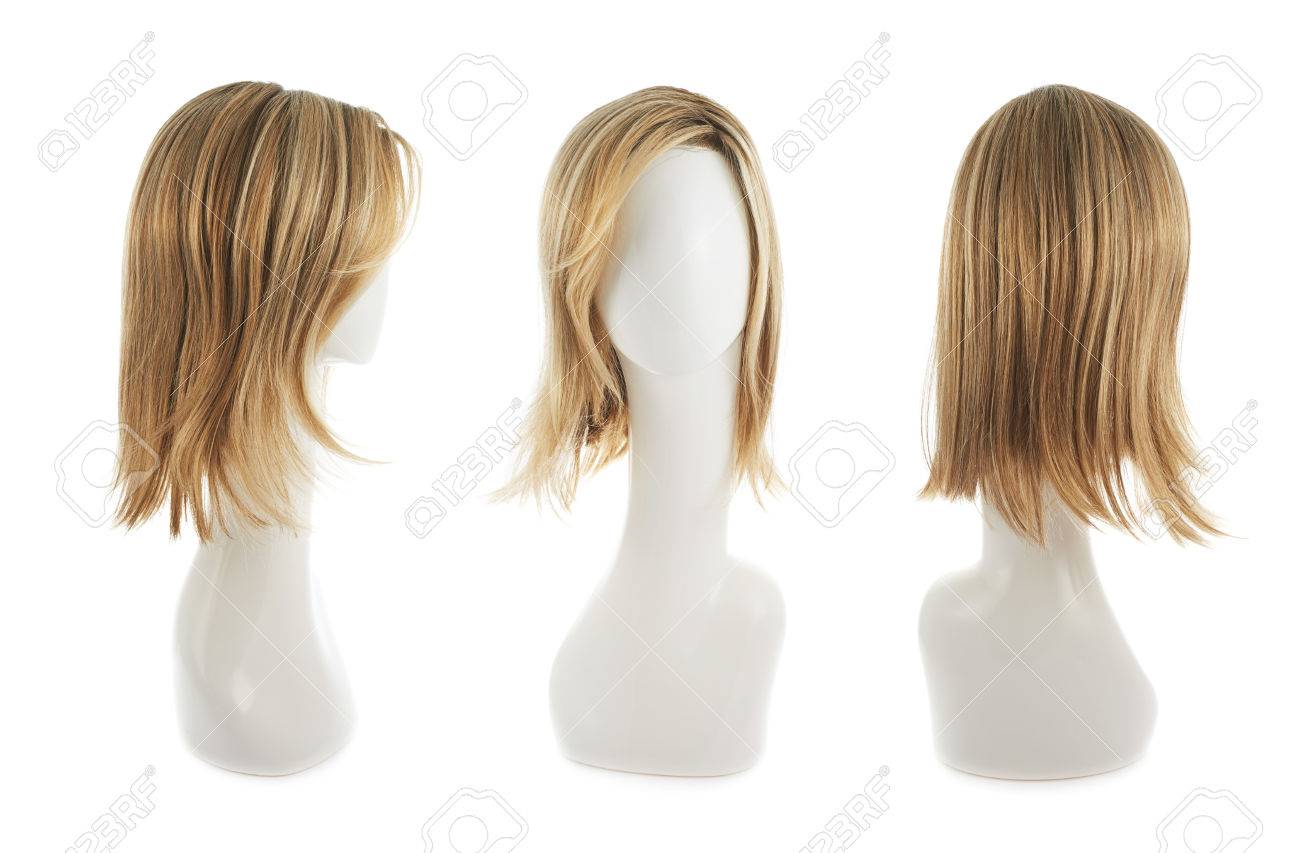 3 つの Foreshortenings のセット白地に分離された白いプラスチック マネキンの頭の上の開いている波の毛髪のかつら の写真素材 画像素材 Image