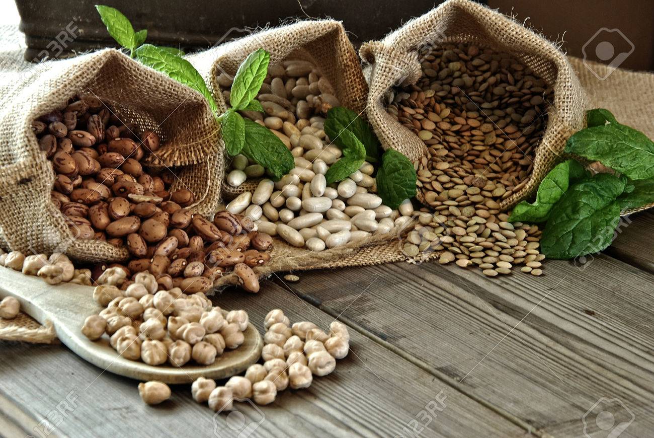 lentils, chickpeas, red beans in cloth bags - 25306129 lentils, chickpeas, red beans in cloth bags - 25306129