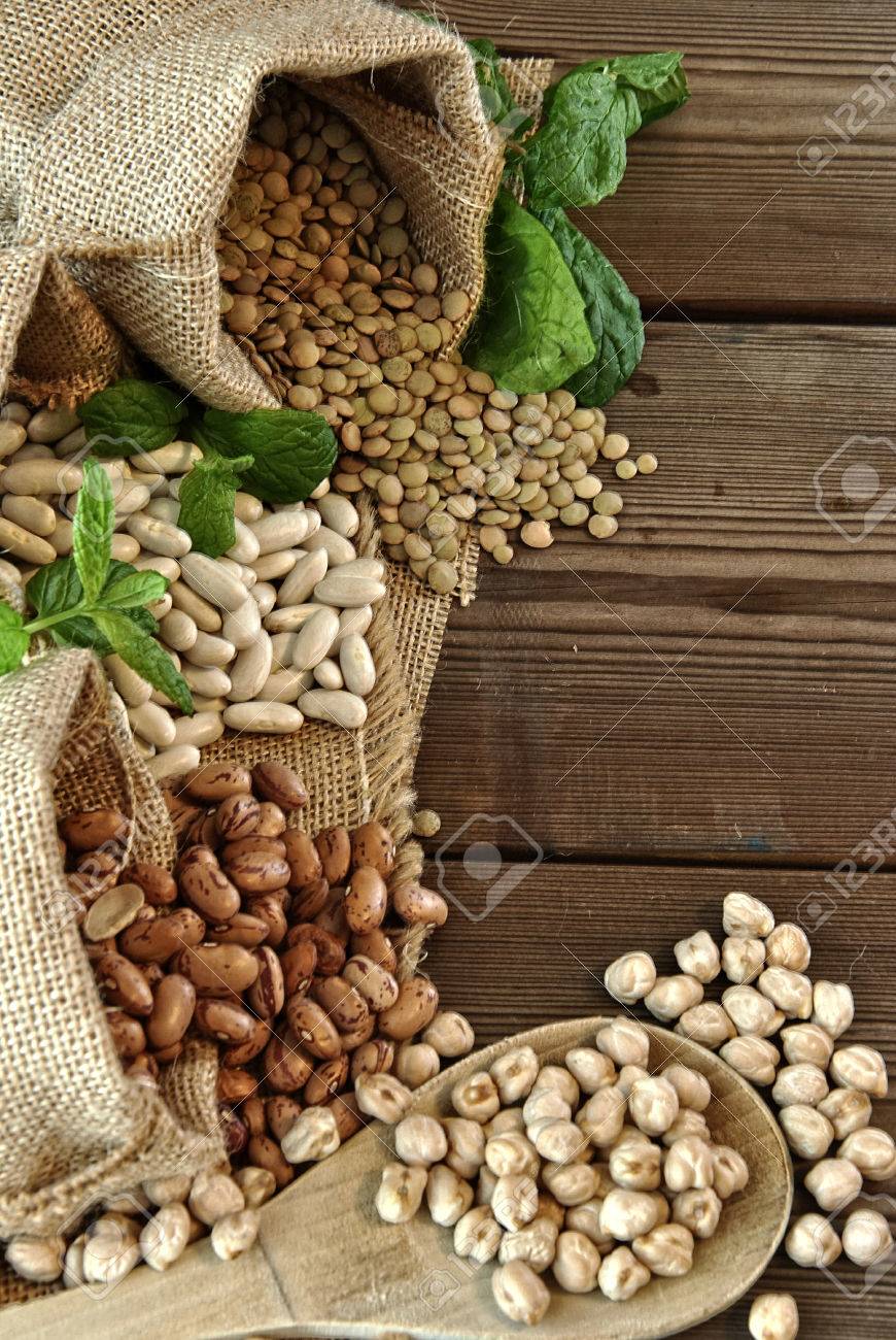 lentils, chickpeas, red beans in cloth bags - 25306130 lentils, chickpeas, red beans in cloth bags - 25306130