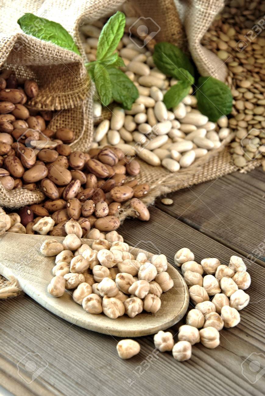 lentils, chickpeas, red beans in cloth bags - 25304636 lentils, chickpeas, red beans in cloth bags - 25304636