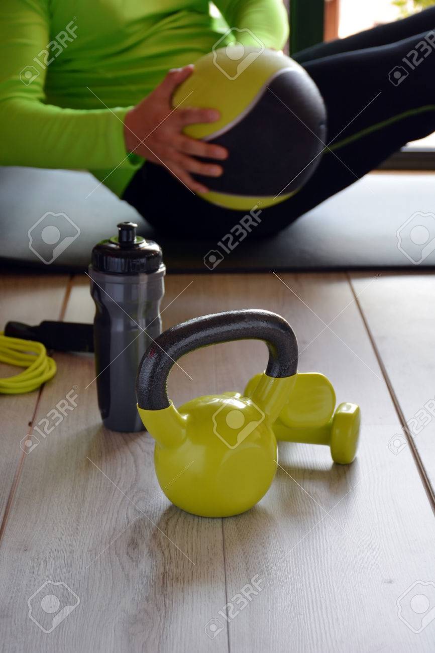 man training with kettlebell and medicine ball at home - 52911110 man training with kettlebell and medicine ball at home - 52911110