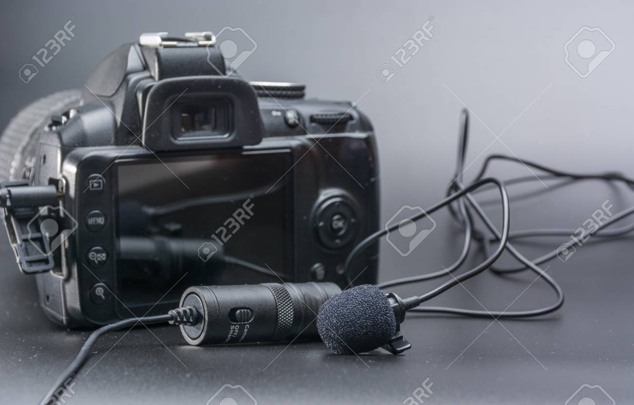 Lapel microphone used to phone mobil or dslr camera - 86520430 Lapel microphone used to phone mobil or dslr camera - 86520430