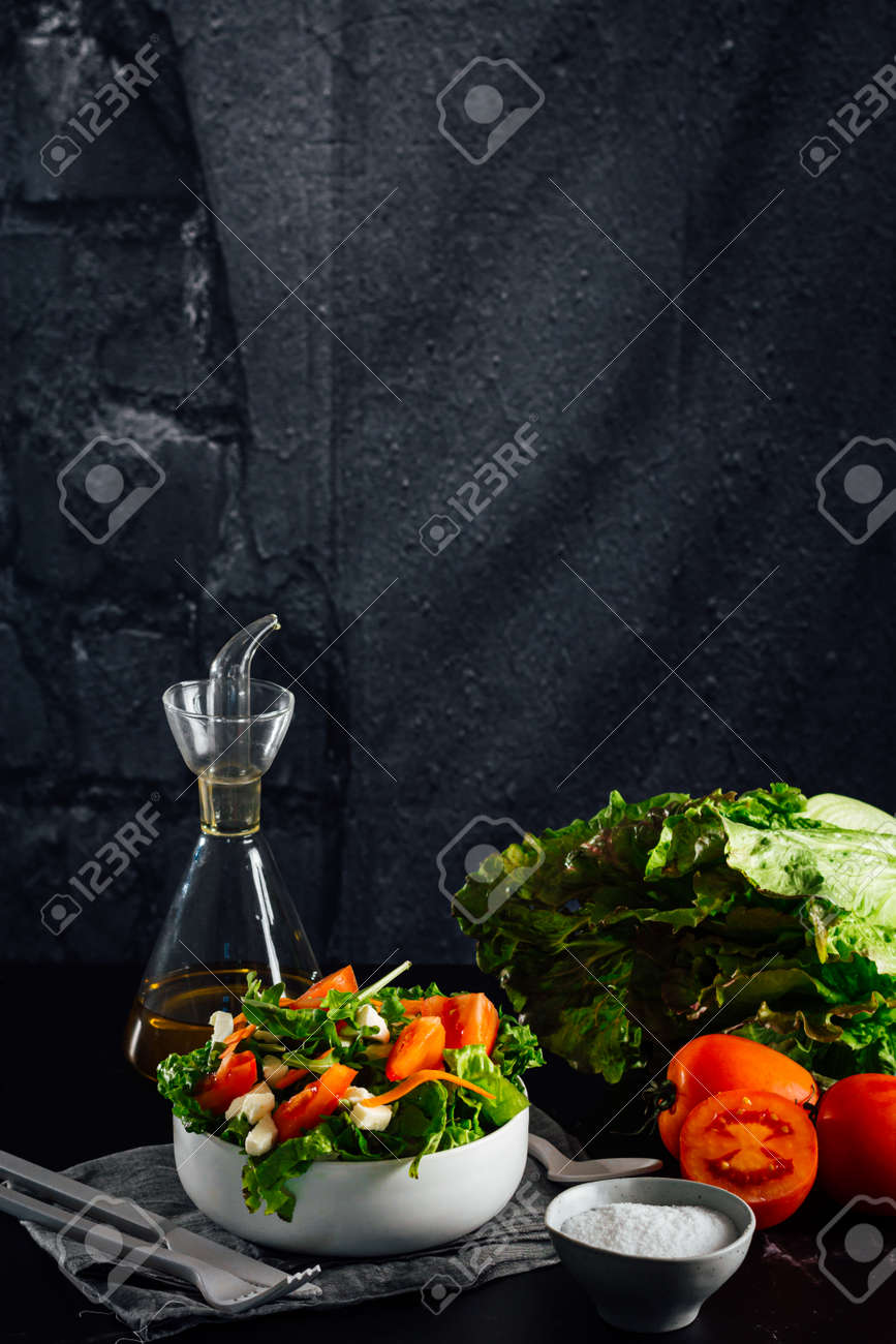Mixed salad bowl with lettuce, tomato, arugula and mozzarella cheese. (Concept of healthy and organic food) - 165273827 Mixed salad bowl with lettuce, tomato, arugula and mozzarella cheese. (Concept of healthy and organic food) - 165273827