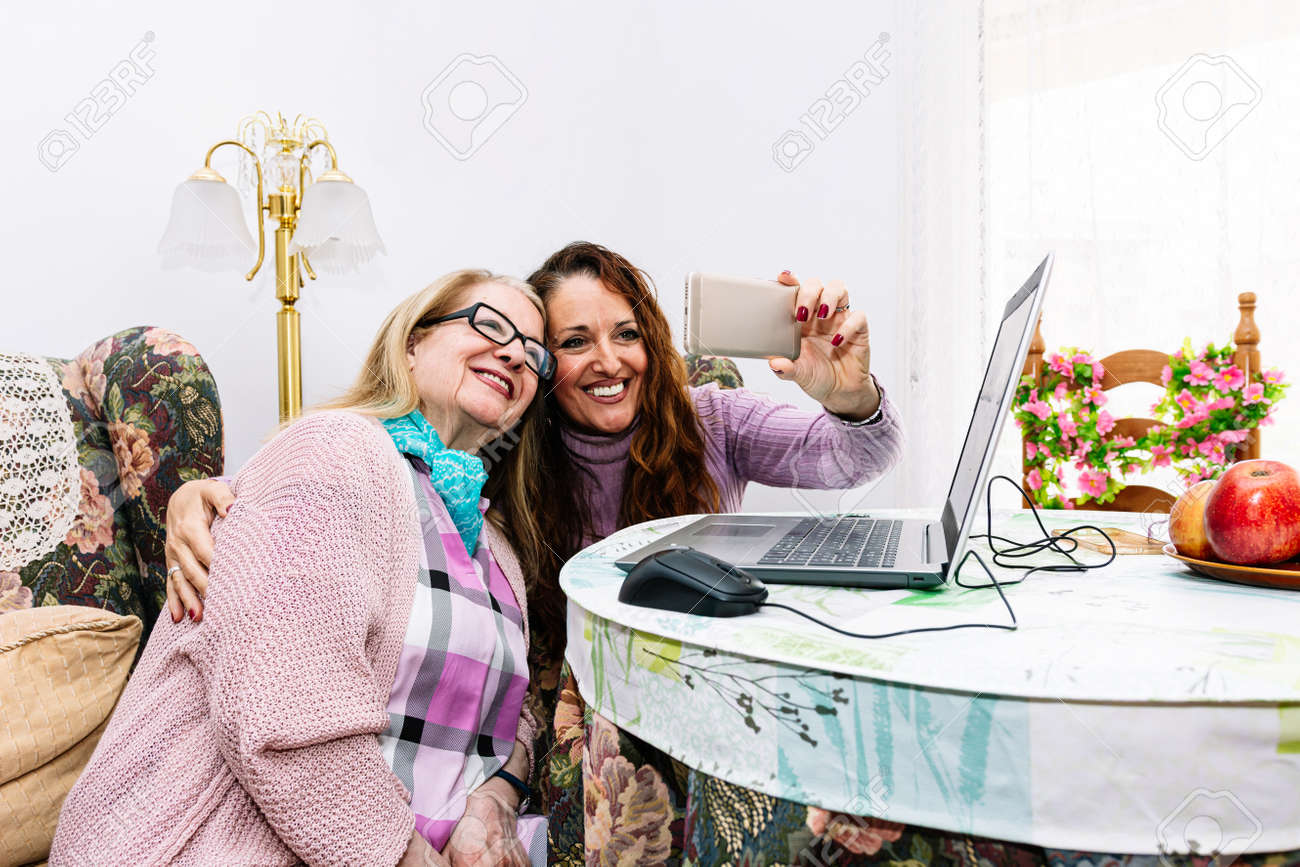 78-year-old grandmother using a laptop at home (concept of technologies for the elderly) - 169767539 78-year-old grandmother using a laptop at home (concept of technologies for the elderly) - 169767539