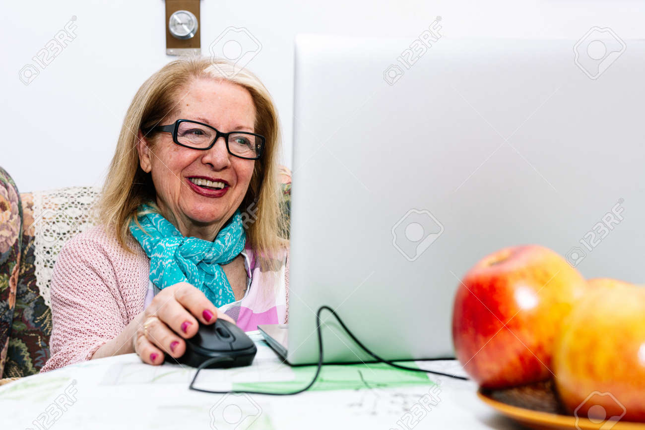 78-year-old grandmother using a laptop at home (concept of technologies for the elderly) - 169767540 78-year-old grandmother using a laptop at home (concept of technologies for the elderly) - 169767540