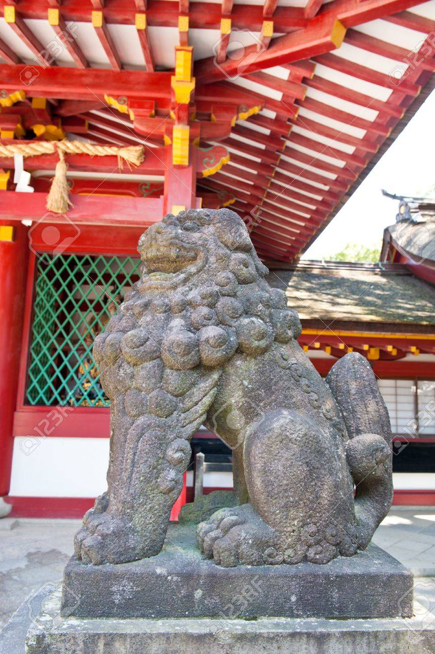九州の太宰府天満宮の神社の犬の像 の写真素材 画像素材 Image
