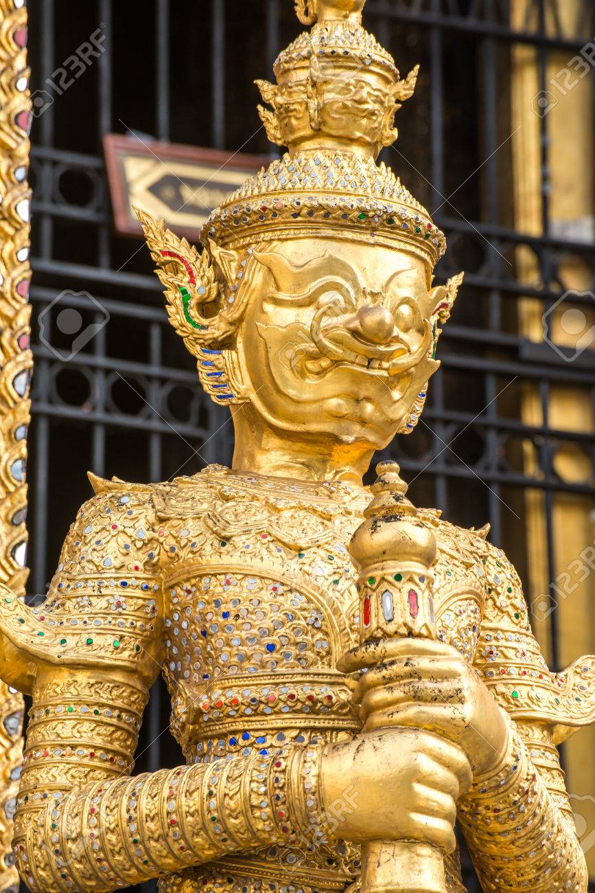 ワットプラケオ エメラルド仏 バンコク タイの寺院で悪魔の守護者 の写真素材 画像素材 Image ワットプラケオ エメラルド仏 バンコク タイの寺院で悪魔の守護者 の写真素材 画像素材 Image